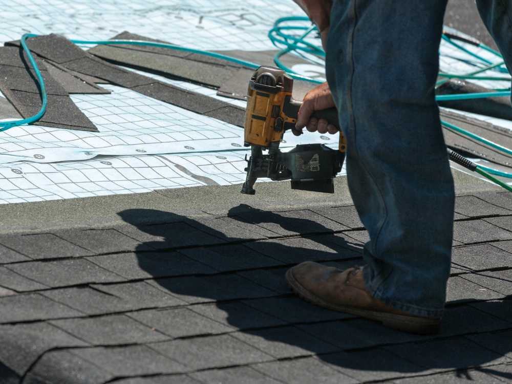 roof company worker